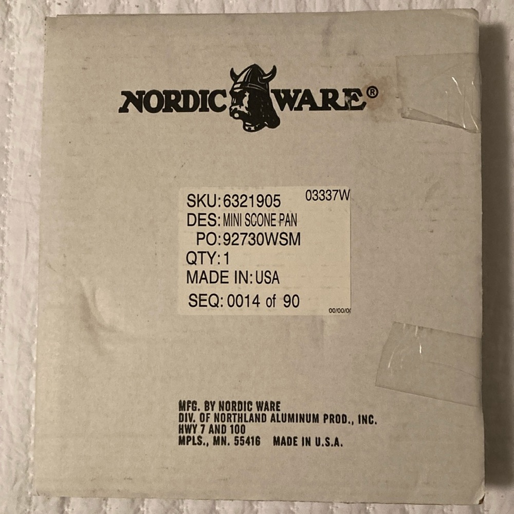 Nordic Ware Mini Scone Pan. NIB